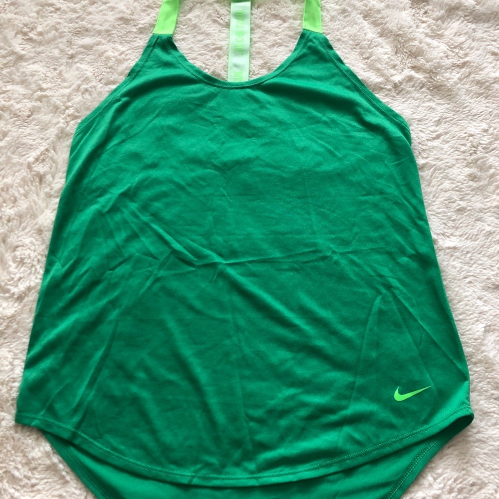 Nike work our top